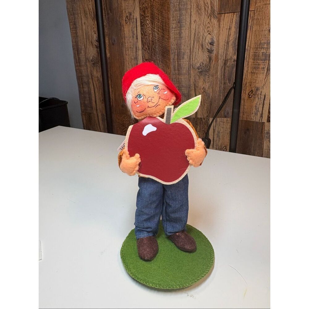 Annalee boy with apple nwt